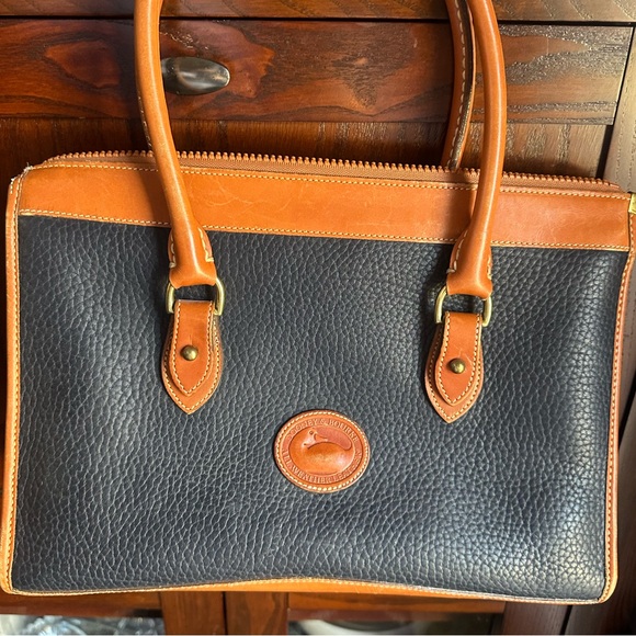 Vintage Dooney and Bourke Navy and Tan Leather Bag - Picture 4 of 5